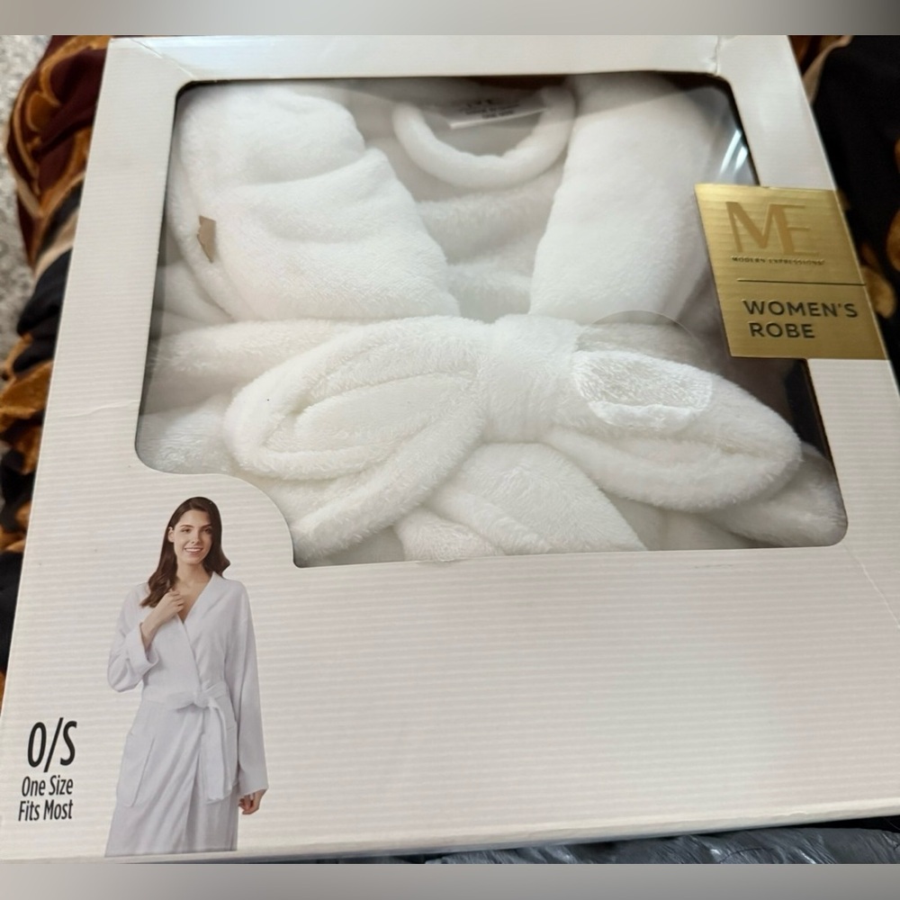 Morgan & Co. Plush White Women's Robe
